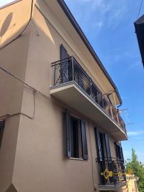 03-renovated-town-house-with-taverna-and-sea-view-italy-abruzzo-casalbordino