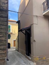 04-renovated-town-house-with-taverna-and-sea-view-italy-abruzzo-casalbordino