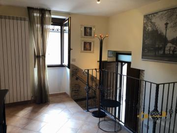 07-renovated-town-house-with-taverna-and-sea-view-italy-abruzzo-casalbordino