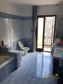 29-renovated-town-house-with-taverna-and-sea-view-italy-abruzzo-casalbordino