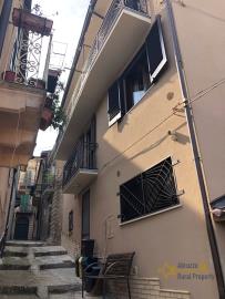 34-renovated-town-house-with-taverna-and-sea-view-italy-abruzzo-casalbordino