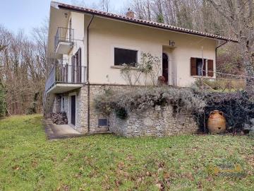 01-Rural-cottage-woodland-for-sale-italy-Abruzzo-Carpineto-della-Nora