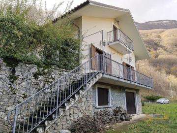 03-Rural-cottage-woodland-for-sale-italy-Abruzzo-Carpineto-della-Nora