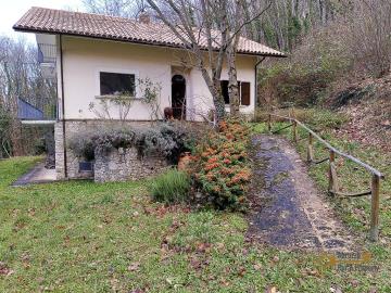05-Rural-cottage-woodland-for-sale-italy-Abruzzo-Carpineto-della-Nora