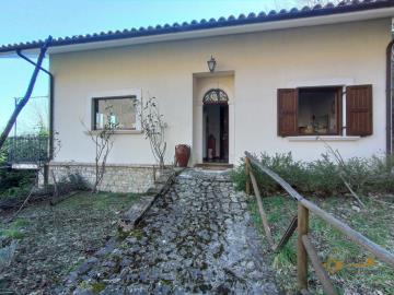 06-Rural-cottage-woodland-for-sale-italy-Abruzzo-Carpineto-della-Nora