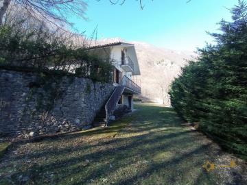 10-Rural-cottage-woodland-for-sale-italy-Abruzzo-Carpineto-della-Nora