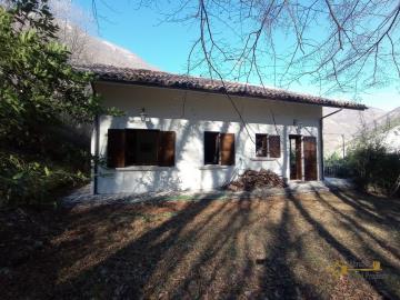 12-Rural-cottage-woodland-for-sale-italy-Abruzzo-Carpineto-della-Nora