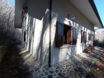 15-Rural-cottage-woodland-for-sale-italy-Abruzzo-Carpineto-della-Nora