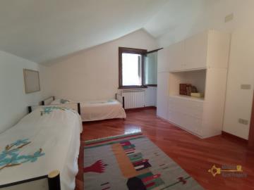 48-Rural-cottage-woodland-for-sale-italy-Abruzzo-Carpineto-della-Nora