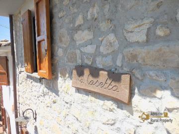 04-beautiful-villa-with-garde-and-terraces-for-sale-abruzzo-colledimezzo