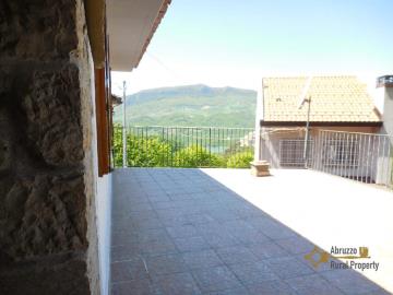 05-beautiful-villa-with-garde-and-terraces-for-sale-abruzzo-colledimezzo