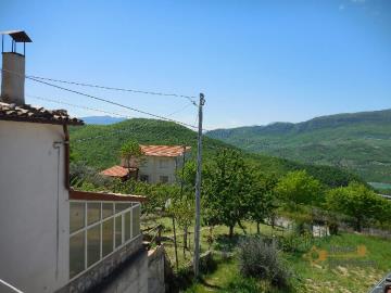 07-beautiful-villa-with-garde-and-terraces-for-sale-abruzzo-colledimezzo