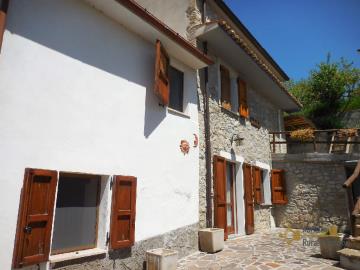 10-beautiful-villa-with-garde-and-terraces-for-sale-abruzzo-colledimezzo