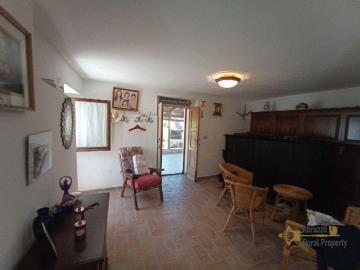 23-beautiful-villa-with-garde-and-terraces-for-sale-abruzzo-colledimezzo