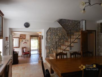 24-beautiful-villa-with-garde-and-terraces-for-sale-abruzzo-colledimezzo