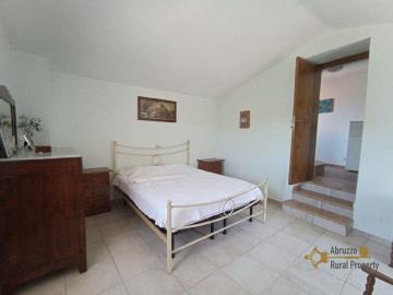 34-beautiful-villa-with-garde-and-terraces-for-sale-abruzzo-colledimezzo