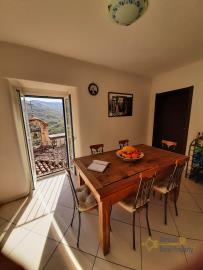 04-renovated-town-house-with-balcony-and-panoramic-view-for-sale-italy-abruzzo-colledimezzo