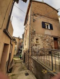 30-renovated-town-house-with-balcony-and-panoramic-view-for-sale-italy-abruzzo-colledimezzo
