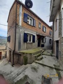 31-renovated-town-house-with-balcony-and-panoramic-view-for-sale-italy-abruzzo-colledimezzo