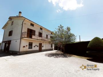 03-Perfect-condition-villa-with-one-hectare-of-land-for-sale-Trivento-Molise