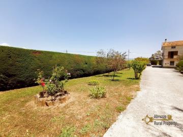 06-Perfect-condition-villa-with-one-hectare-of-land-for-sale-Trivento-Molise