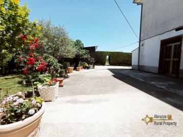 08-Perfect-condition-villa-with-one-hectare-of-land-for-sale-Trivento-Molise