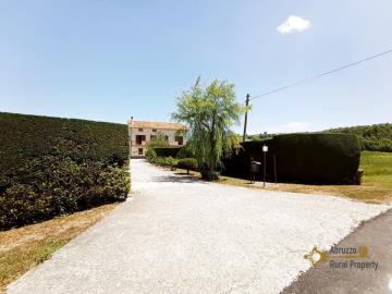 15-Perfect-condition-villa-with-one-hectare-of-land-for-sale-Trivento-Molise