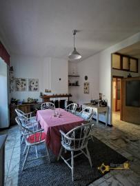 02Large-six-bedrooms-caracter-house-Italy-Montenero