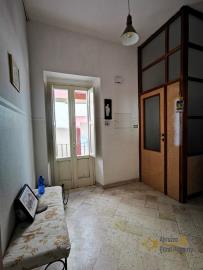 06Large-six-bedrooms-caracter-house-Italy-Montenero