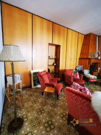 10Large-six-bedrooms-caracter-house-Italy-Montenero