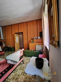 15Large-six-bedrooms-caracter-house-Italy-Montenero