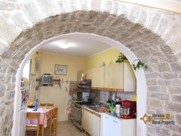 08-Town-house-with-incredible-lake-view-terrace-for-sale-Colledimezzo-Italy