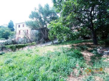 7Detached-town-house-with-garden-and-separate-annex-for-sale-in-italy-abruzzo-Torrebruna