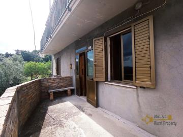 9Detached-town-house-with-garden-and-separate-annex-for-sale-in-italy-abruzzo-Torrebruna