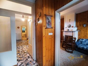 11Detached-town-house-with-garden-and-separate-annex-for-sale-in-italy-abruzzo-Torrebruna
