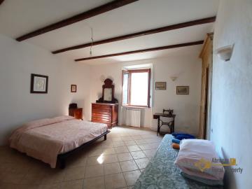 23-Character-stone-house-with-cellar-for-sale-Italy-Furci