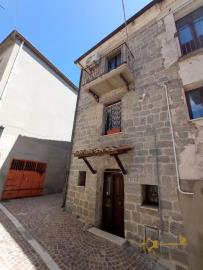 01-perfect-condition-stone-house-with-balcony-near-amenities-for-sale-italy-abruzzo-gissi