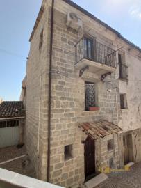 02-perfect-condition-stone-house-with-balcony-near-amenities-for-sale-italy-abruzzo-gissi