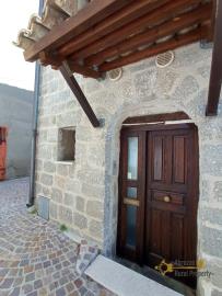 04-perfect-condition-stone-house-with-balcony-near-amenities-for-sale-italy-abruzzo-gissi
