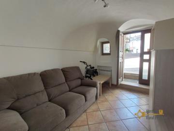 06-perfect-condition-stone-house-with-balcony-near-amenities-for-sale-italy-abruzzo-gissi