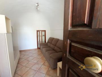 05-perfect-condition-stone-house-with-balcony-near-amenities-for-sale-italy-abruzzo-gissi