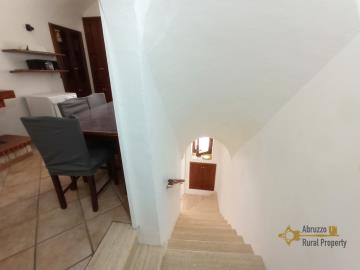 08-perfect-condition-stone-house-with-balcony-near-amenities-for-sale-italy-abruzzo-gissi
