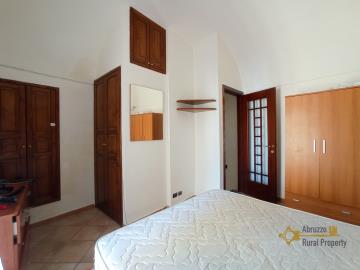 22-perfect-condition-stone-house-with-balcony-near-amenities-for-sale-italy-abruzzo-gissi