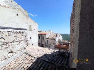 28-perfect-condition-stone-house-with-balcony-near-amenities-for-sale-italy-abruzzo-gissi
