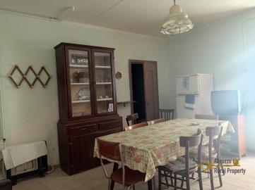 04-2-bedroom-town-house-with-garden-for-sale-Italy-Molise-Agnone