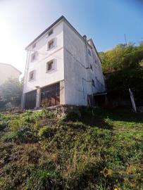 13-Large-country-house-with-garage-and-land-for-sale-Castelmauro-Molise-Italy