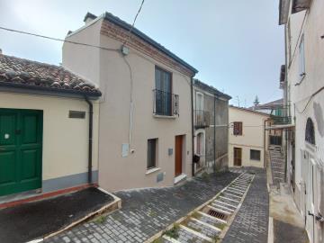 3-Completely-restored-town-house-with-garage-for-sale-Carunchio-Abruzzo-Italy