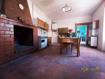 10-Character-town-house-with-garden-for-sale-Fossalto-Molise-Italy