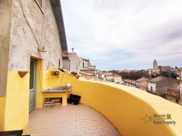 2-Perfect-condition-town-house-with-three-bedrooms-and-panoramic-terrace-for-sale-Tornareccio-Abruzzo