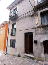 3-Perfect-condition-town-house-with-three-bedrooms-and-panoramic-terrace-for-sale-Tornareccio-Abruzzo